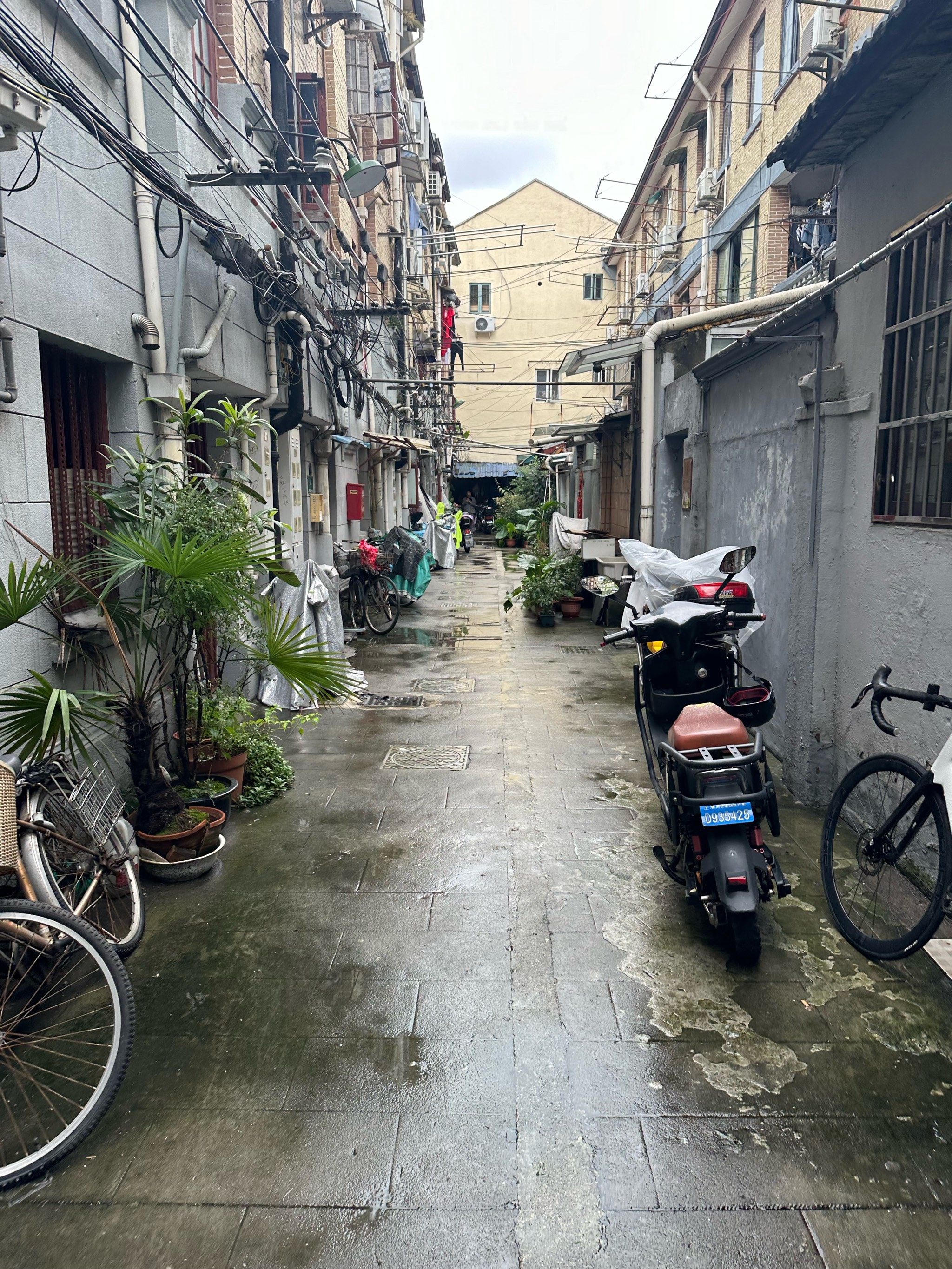 去做个美容~地段很好,周边路过的都是各种俊男美女~店是在一个小区里