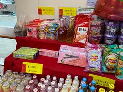 零售区-全家便利店(愚园店)