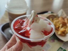 超糯糯麻薯草莓圣代-肯德基(大学路DT店)