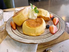 莓果奶油芝士舒芙蕾松饼-UPPER KITCHEN(延安路店)