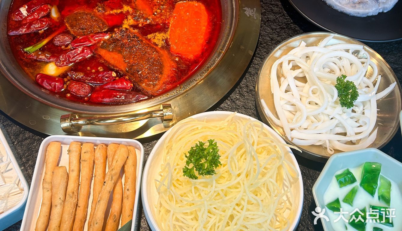 当然，还有他们的招牌瀑布土豆丝，涮三秒就能吃