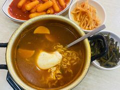 -拌来拌去石鍋拌飯(文鼎店)