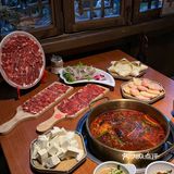 来丽江古城旅游必吃这家酸汤牦牛肉火锅！