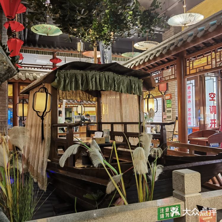 "梁记粥铺：优质服务与美味享受的理想之选"