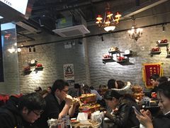 大堂-巴四老城区炭火蛙锅(张江店)