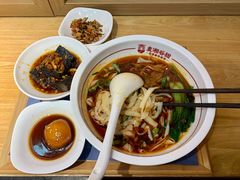 招牌红烧牛肉面-呷佬·长沙手工米粉(金沙江路店)