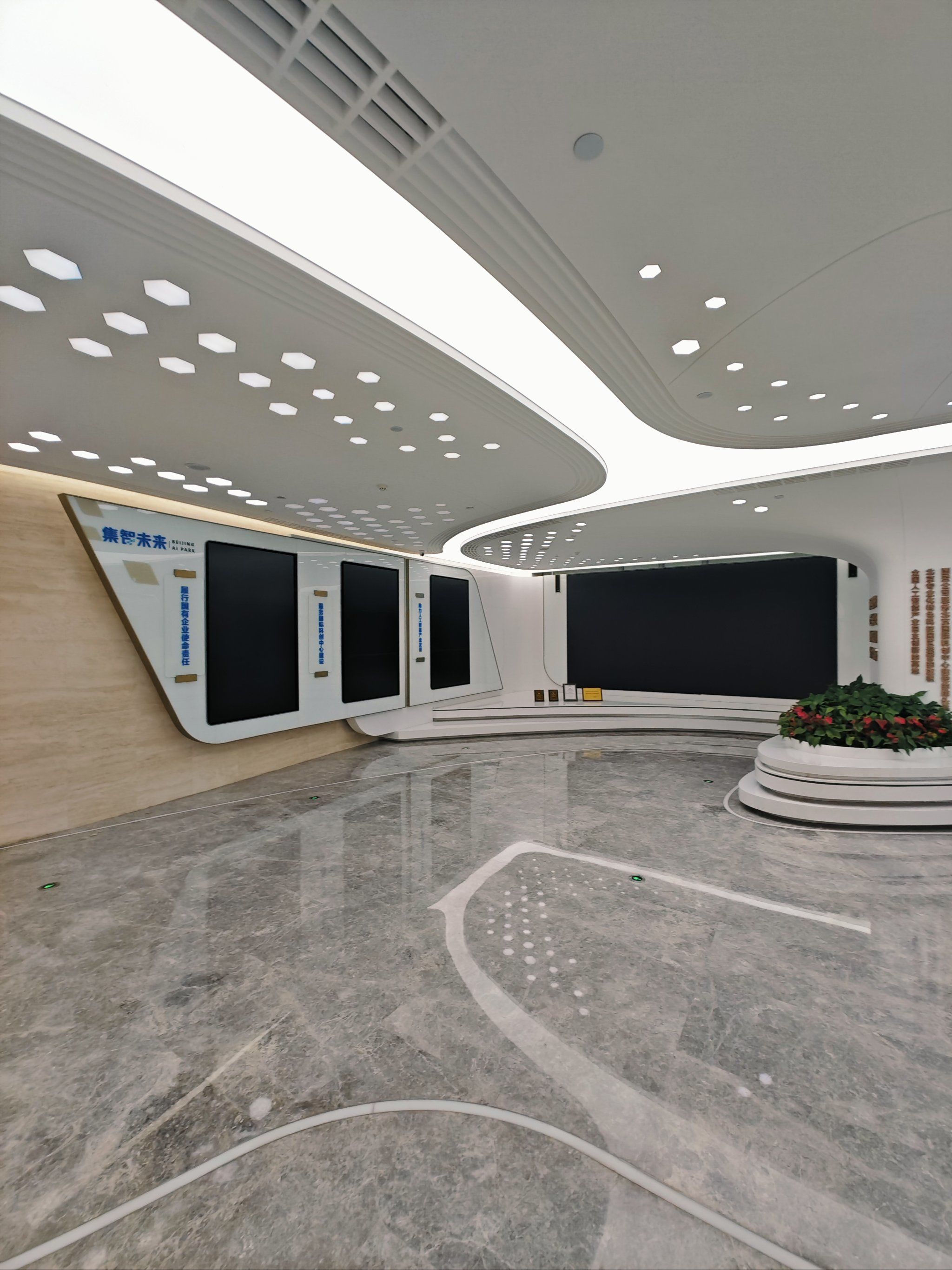 量子银座大厦:知春路上的高科技地标