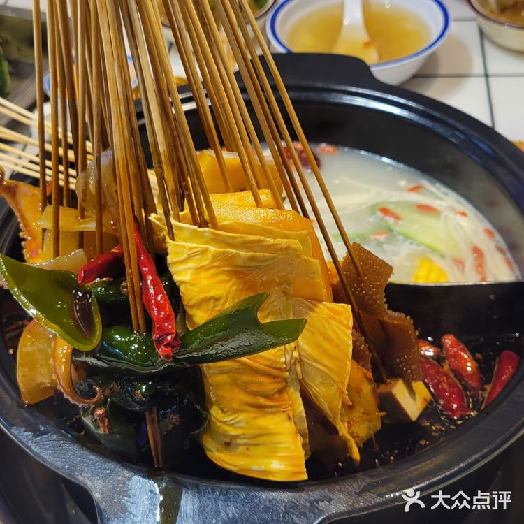 九街淑芬掌中宝串串空港新城店，复古环境，丰富菜品，味道赞到爆