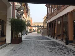 -王府井奥莱临潼小镇(临潼店)