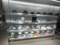 -BAPE STORE(斯普瑞斯奥特莱斯店)