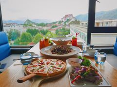 靠窗位-平措康桑·和牛自助观景餐厅(布达拉宫店)