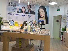 -天空之镜眼镜店蔡司依视路配镜授权零售店(望京颐堤港店)