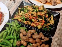 盐水花生毛豆-嗨辣小聚·盘锦河蟹·海鲜烧烤龙虾(盘锦十年好店)