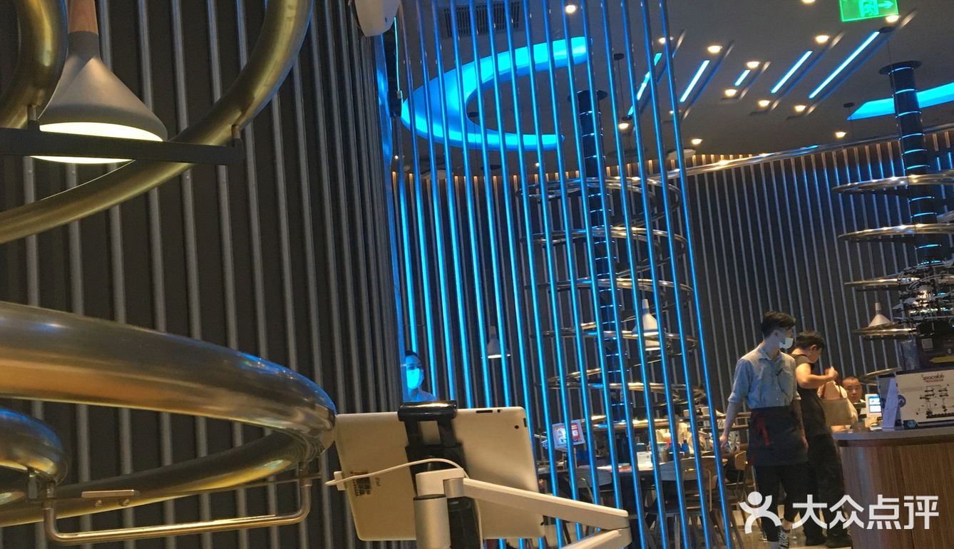 一个汉堡一杯饮料，橙V还送了冰淇淋