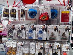 -名创优品(北京新中关购物中心地铁层店)