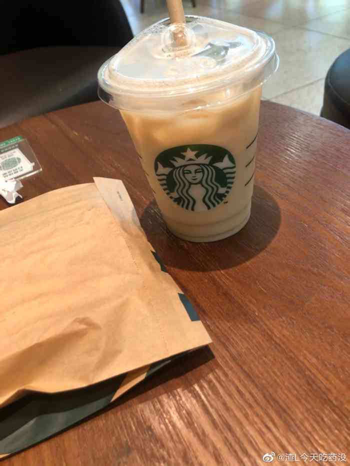 星巴克(蚌埠银泰店)-"环境尚好,本想在店内发会呆,可惜太吵,尤.