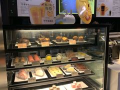 面包甜点陈列柜-麦当劳(深圳北站高铁店)