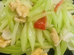 西芹桃仁-大眼锅贴水饺(河东店)