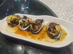 蒜蓉粉丝蒸鲍鱼-达叔香味海鲜(海棠68环球美食街店)