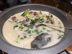 -头上红煨盐鸡·非遗院子餐厅