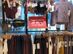 -lululemon(上海浦东IFC店)