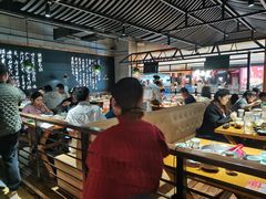 大堂-洪氏嗨捞·广东猪肚鸡·椰子鸡火锅(西咸万象城店)