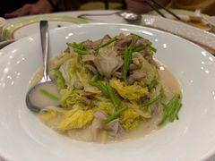 海蜇里子烧胶州大白菜-开海·红岛海鲜虾水饺(石老人店)