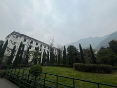 -四川汶川特大地震漩口中学遗址