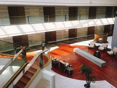 -上海滴水湖皇冠假日酒店