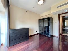 -北京财富中心公寓-停车场