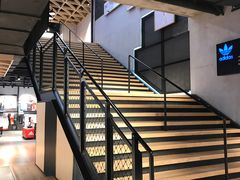 -阿迪达斯(百联徐汇商业广场运动旗舰店)