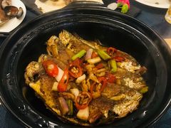砂锅酱油糖焗小杂鱼-美人鱼帆船海鲜餐厅(七星湾游艇会店)