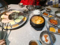 -哈哈碳都·牛肋条无限自助烤肉(台江万达店)