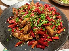 -曼听小寨海鲜烧烤·大连辣炒大王(盖州街店)