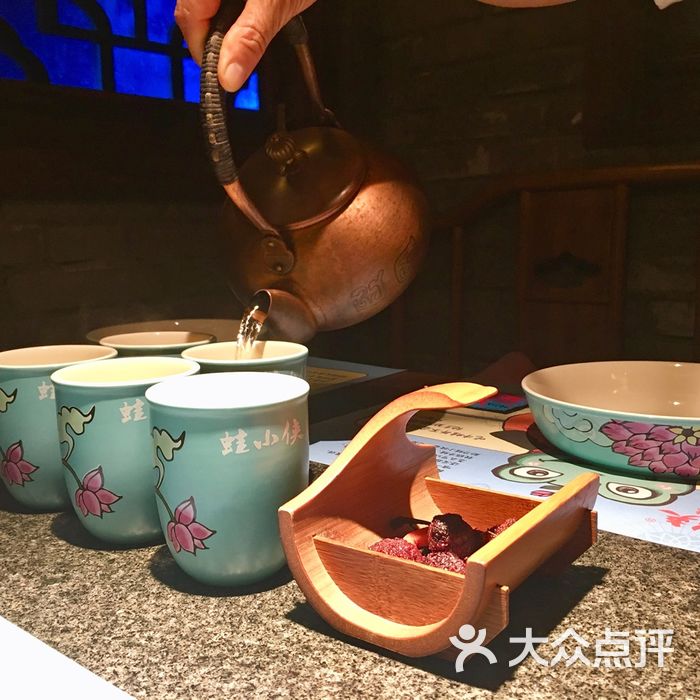 蛙小侠餐具摆设图片