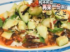 凉拌黄瓜-霄汉牛三鲜湖北砂锅菜(万松园2店)