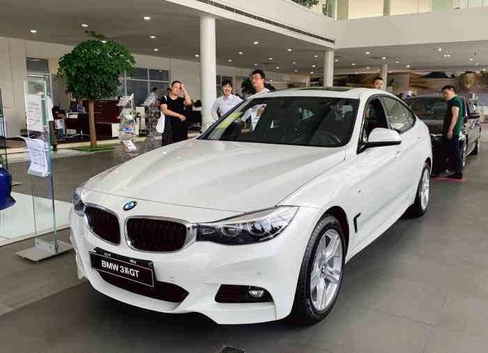 济南大友宝宝马4s店(西市场店)-"当时买车在宝马奔驰里犹豫了挺久,赶