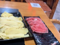 -果松木炭酸菜铜火锅·外婆参鸡汤