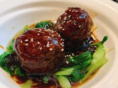 红烧特色狮子头-简小姐·上海餐厅(长城大厦店)