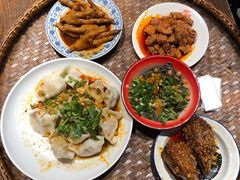 -爆炸头阿姨小四川正宗川味小吃(无任何分店)