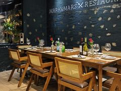 -Mark&Mars Restaurant