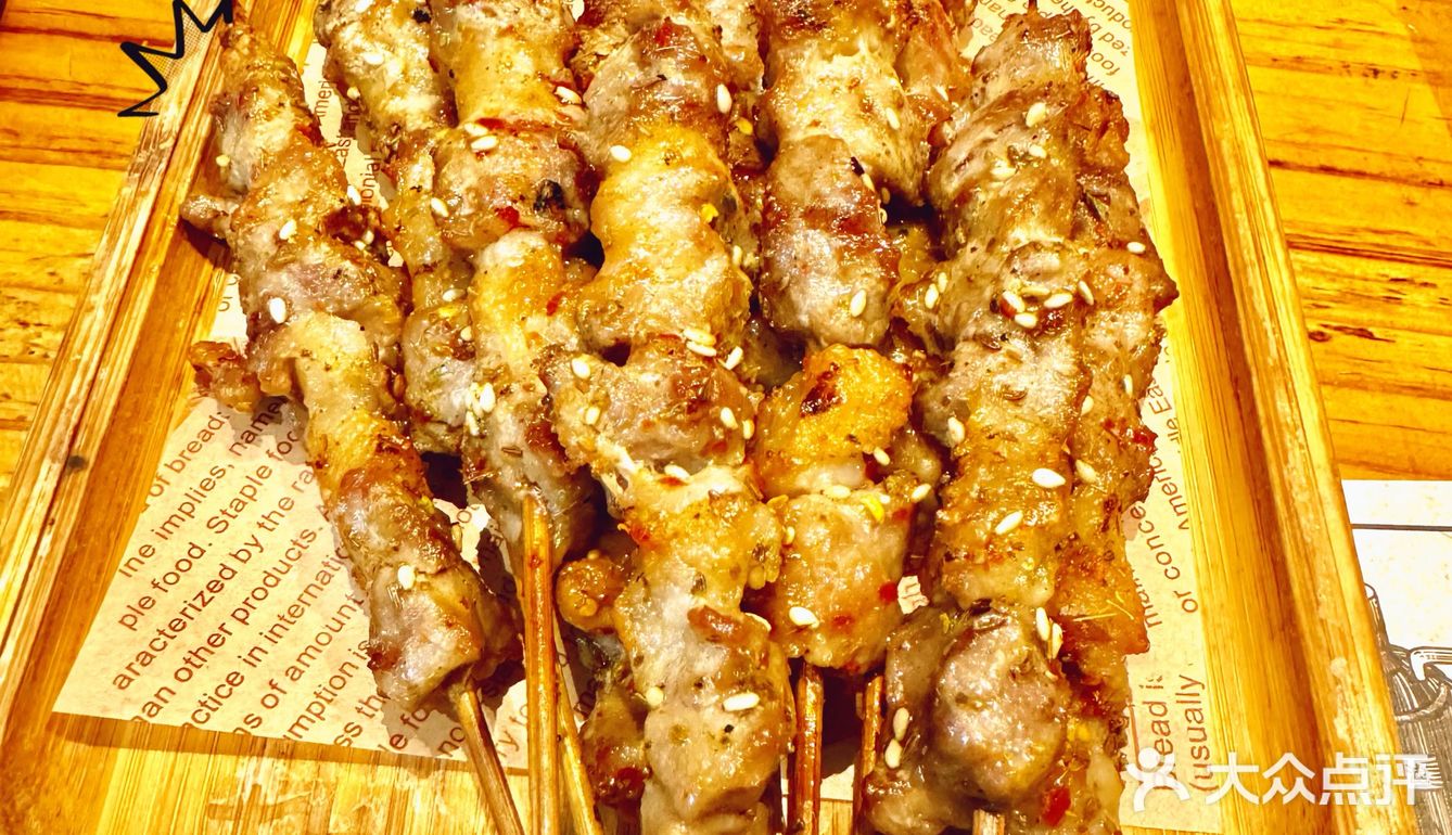 来一顿快乐小烧烤哇👉木屋烧烤🍖