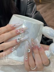-花岐款式专研健康美甲沙龙