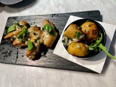 香烤鸡翅配烤薯仔-玛尚诺意式餐厅(官舍店)