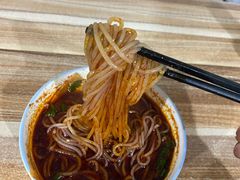 麻辣米线-老字号杨坡红油米线腊汁肉夹馍(东四道巷店)