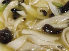 鸡腿菇烩海参-光明邨大酒家(汇阳广场店)
