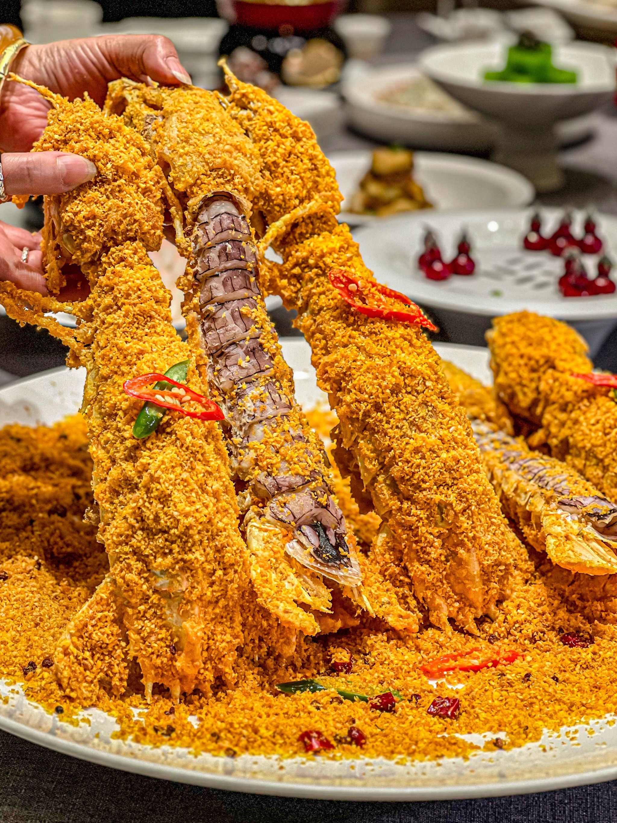 在上海在上海!第一次吃到这么大的泰国富贵虾!