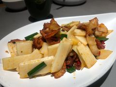 云南腊肉炒香笋-云海肴·汽锅鸡·云南菜(高德置地店)