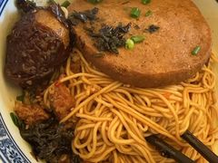 八宝辣酱面-沪西老弄堂面馆(定西路店)