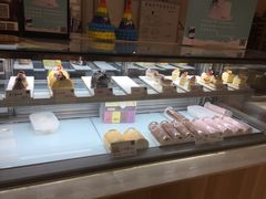 展示柜-顶东面包花园·生日蛋糕(世博店)
